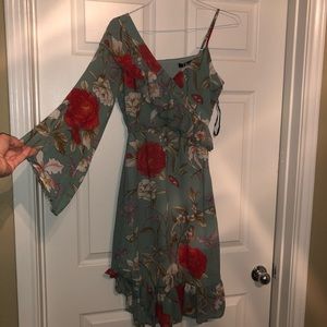 NWT one sleve assymeteical missguided midi dress